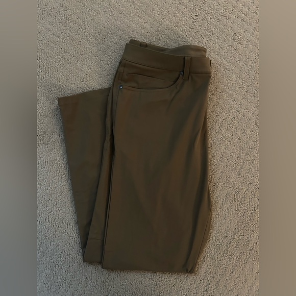 Lululemon Men’s ABC Classic-Fit Pant 32"
*Warpstreme Color: Artifact - Picture 7 of 7